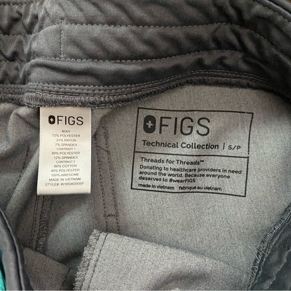 FIGS Petite Zamora Jogger Scrub Pants in graphite - Picture 11 of 16